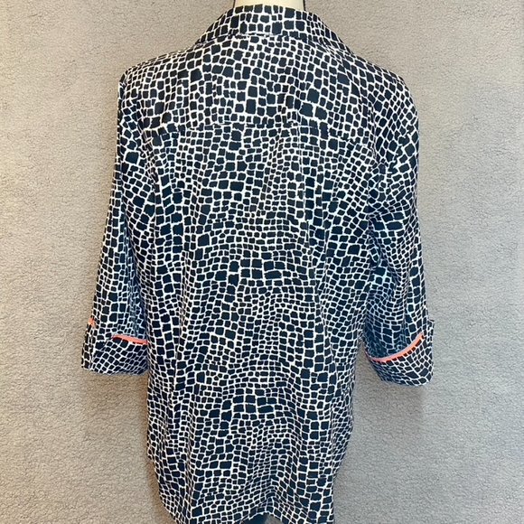 Orvis Wrinkle Resistant Button Up Blouse Black & White Print Size 18 - Picture 5 of 14